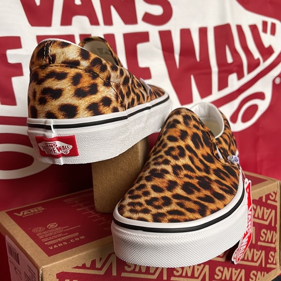 Vans Classic Slip-On
(Leopard) Black/Truewhite
VNOA5A08316
WMNS sneakers - Picture 10 of 16